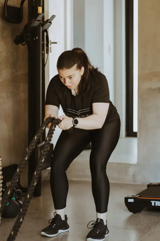 Functional fitness training using battle ropes for full-body conditioning